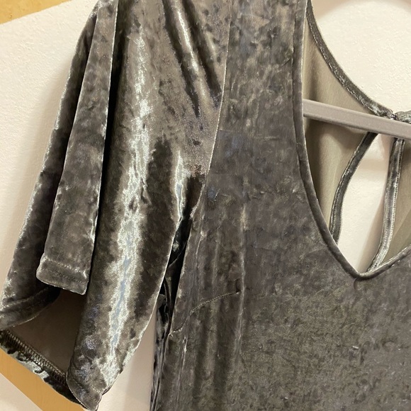 Velvet green romper - Picture 2 of 6